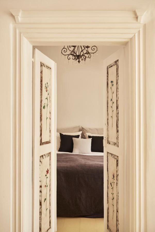 Apartment Town Mansion By Monocle *